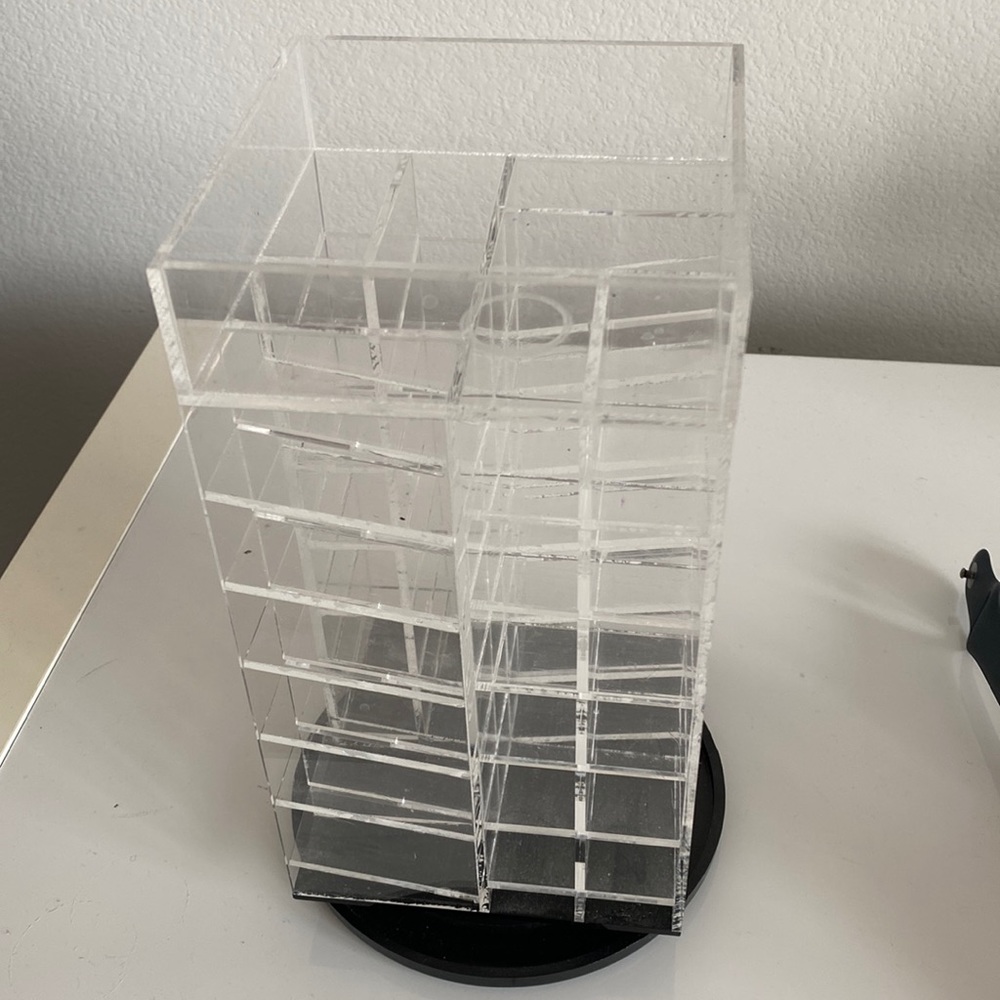 Acrylic lipstick spinner